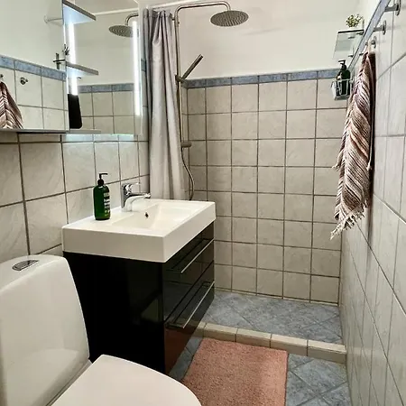 Bright Quiet Studio Near Metro, & Center *